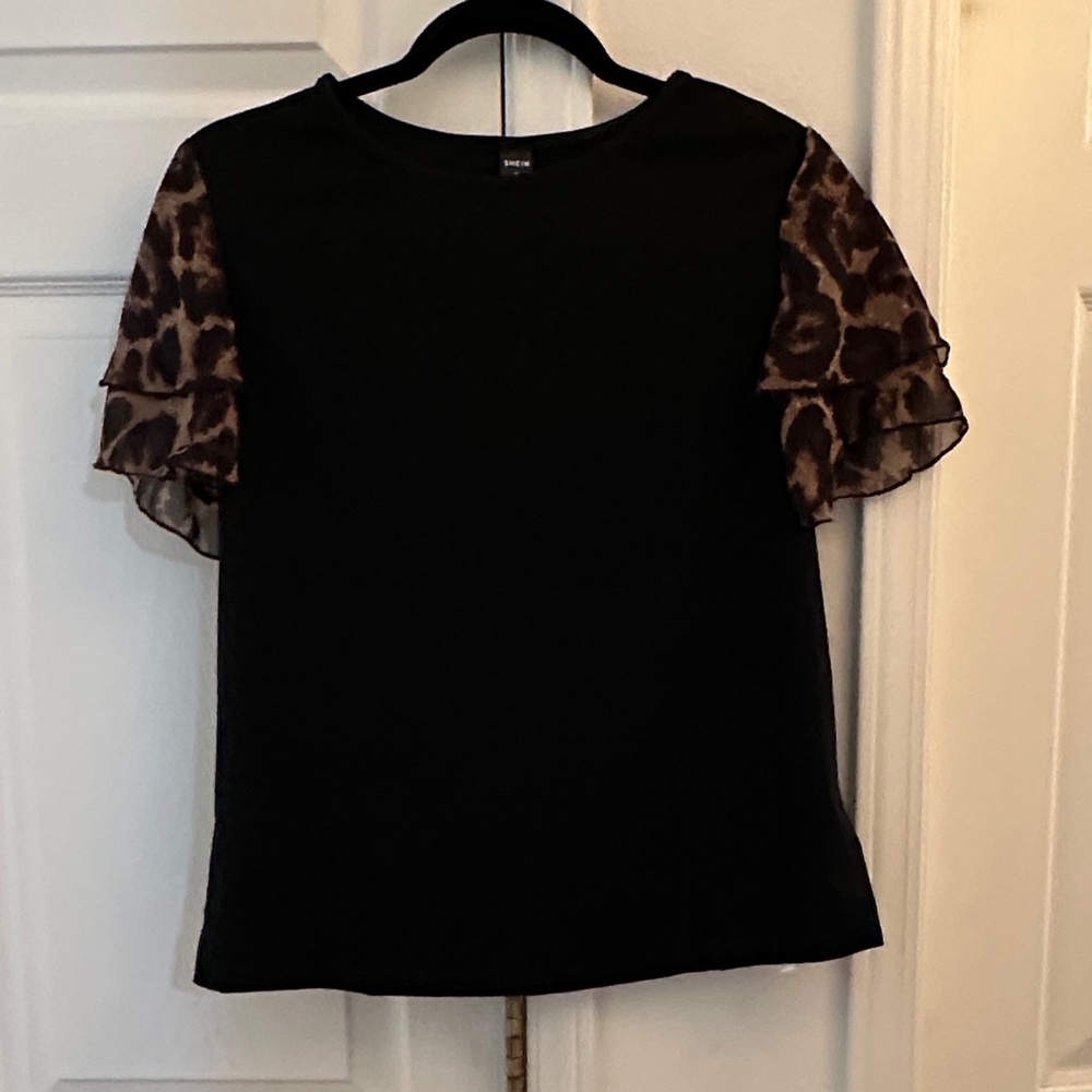 Emery Rose (SHEIN) Black Top with Leopard Print Sleeves Size Small